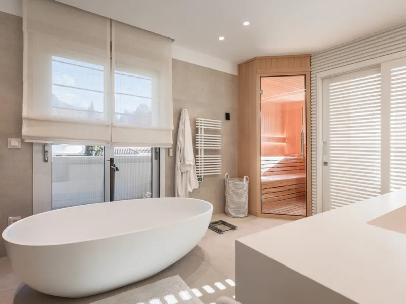 This exceptional and exquisitely designed southwest-facing duplex penthouse offers a stunning panoramic view of the award-winning gardens of Las Alamandas, in Nueva Andalucía, providing an ideal balance of sun and shade across its expansive terrace spaces