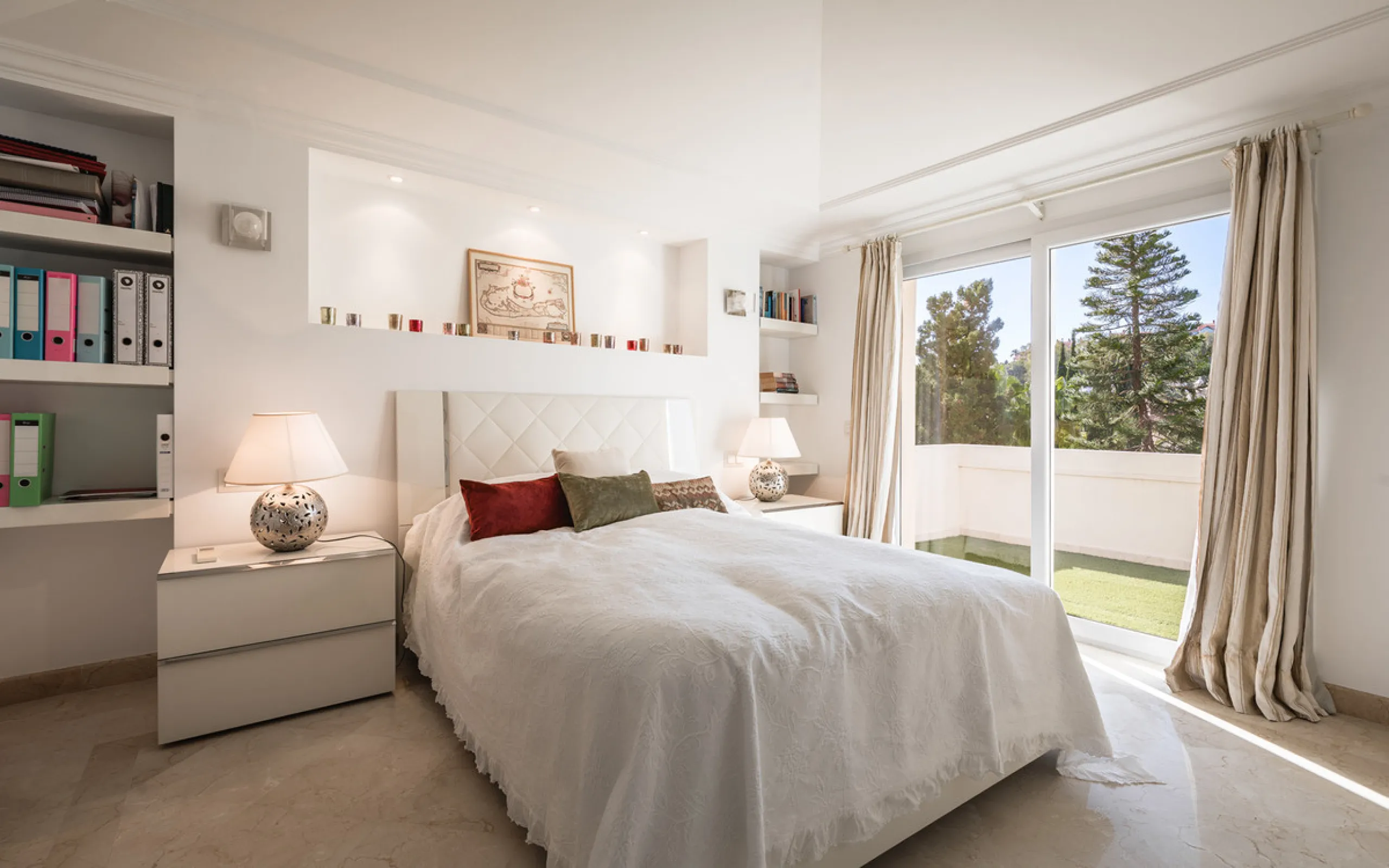 This exceptional and exquisitely designed southwest-facing duplex penthouse offers a stunning panoramic view of the award-winning gardens of Las Alamandas, in Nueva Andalucía, providing an ideal balance of sun and shade across its expansive terrace spaces