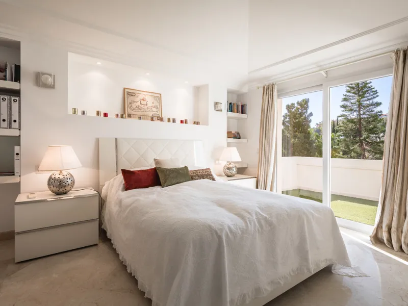 This exceptional and exquisitely designed southwest-facing duplex penthouse offers a stunning panoramic view of the award-winning gardens of Las Alamandas, in Nueva Andalucía, providing an ideal balance of sun and shade across its expansive terrace spaces