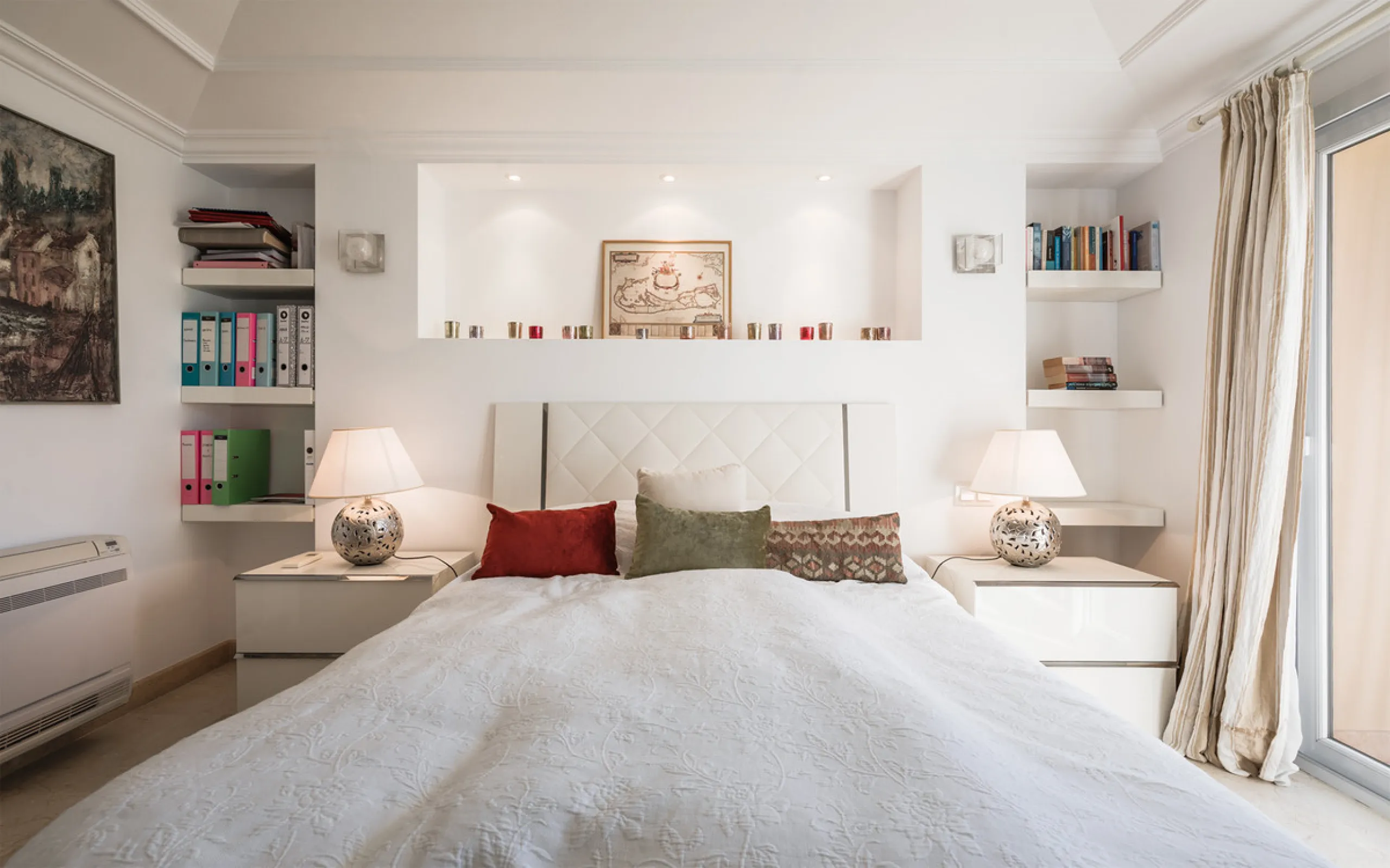 This exceptional and exquisitely designed southwest-facing duplex penthouse offers a stunning panoramic view of the award-winning gardens of Las Alamandas, in Nueva Andalucía, providing an ideal balance of sun and shade across its expansive terrace spaces