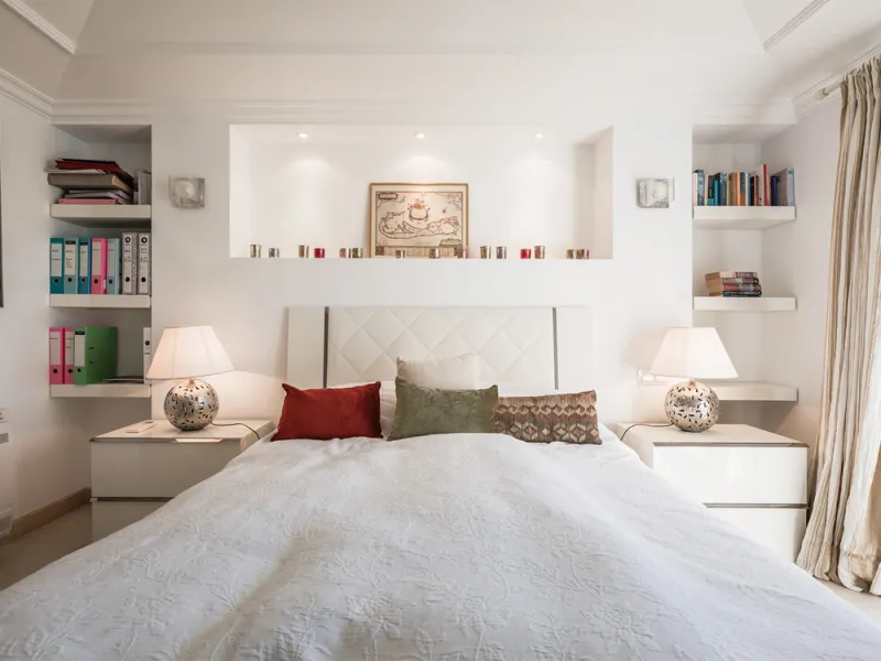 This exceptional and exquisitely designed southwest-facing duplex penthouse offers a stunning panoramic view of the award-winning gardens of Las Alamandas, in Nueva Andalucía, providing an ideal balance of sun and shade across its expansive terrace spaces