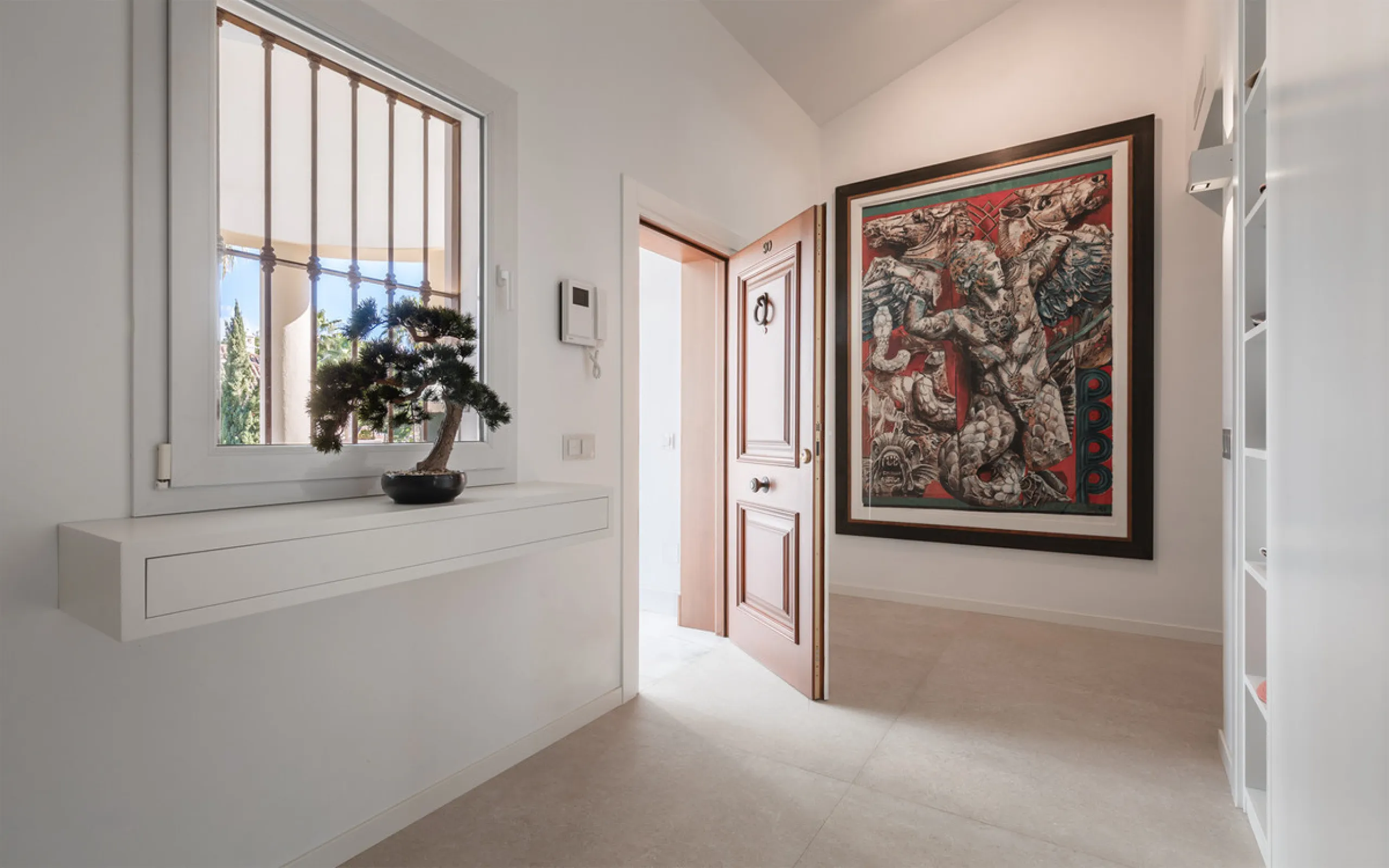 This exceptional and exquisitely designed southwest-facing duplex penthouse offers a stunning panoramic view of the award-winning gardens of Las Alamandas, in Nueva Andalucía, providing an ideal balance of sun and shade across its expansive terrace spaces
