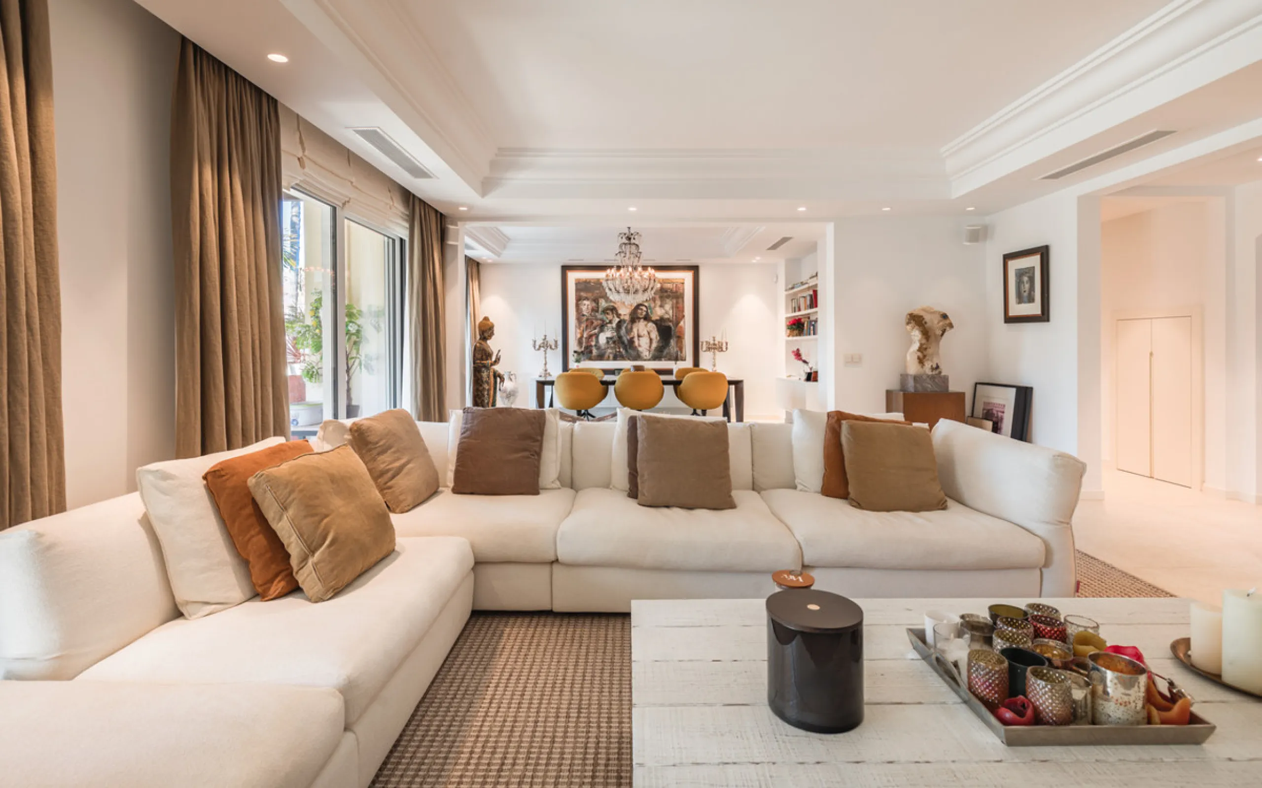 This exceptional and exquisitely designed southwest-facing duplex penthouse offers a stunning panoramic view of the award-winning gardens of Las Alamandas, in Nueva Andalucía, providing an ideal balance of sun and shade across its expansive terrace spaces