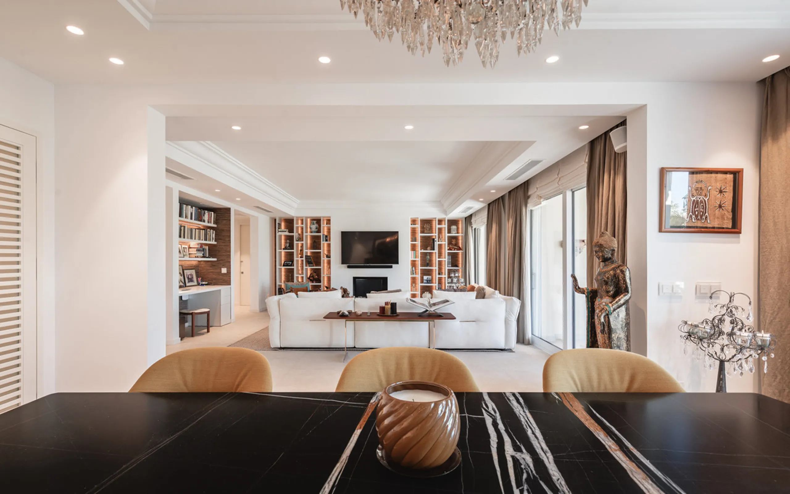 This exceptional and exquisitely designed southwest-facing duplex penthouse offers a stunning panoramic view of the award-winning gardens of Las Alamandas, in Nueva Andalucía, providing an ideal balance of sun and shade across its expansive terrace spaces