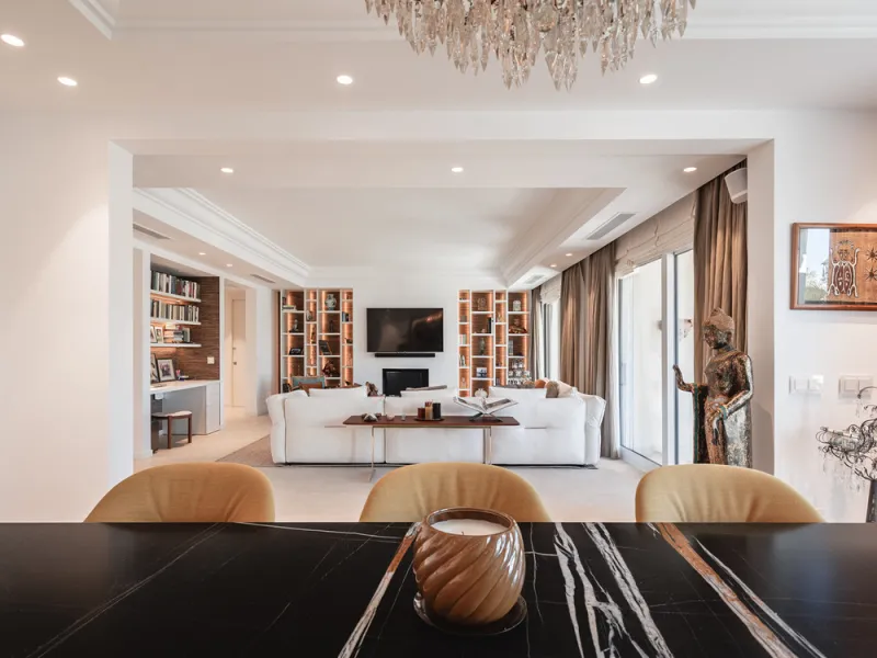 This exceptional and exquisitely designed southwest-facing duplex penthouse offers a stunning panoramic view of the award-winning gardens of Las Alamandas, in Nueva Andalucía, providing an ideal balance of sun and shade across its expansive terrace spaces