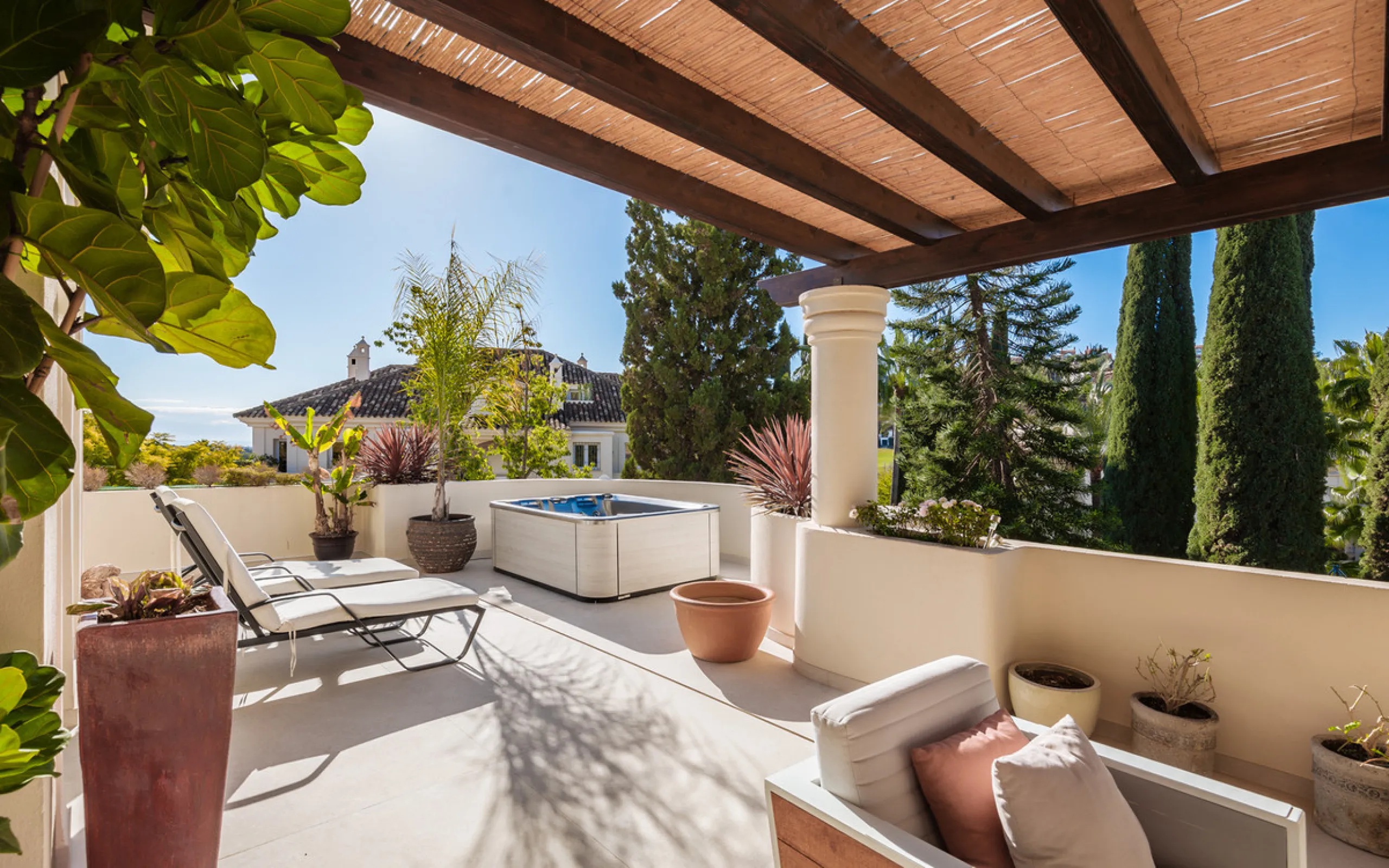 This exceptional and exquisitely designed southwest-facing duplex penthouse offers a stunning panoramic view of the award-winning gardens of Las Alamandas, in Nueva Andalucía, providing an ideal balance of sun and shade across its expansive terrace spaces