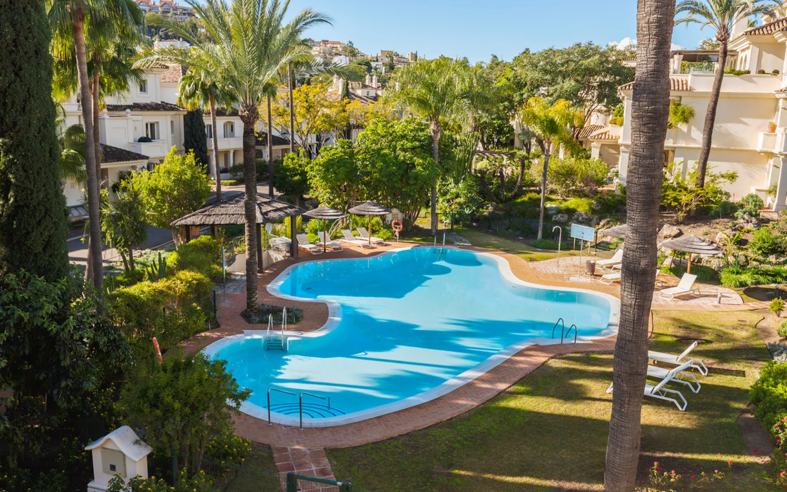 This exceptional and exquisitely designed southwest-facing duplex penthouse offers a stunning panoramic view of the award-winning gardens of Las Alamandas, in Nueva Andalucía, providing an ideal balance of sun and shade across its expansive terrace spaces