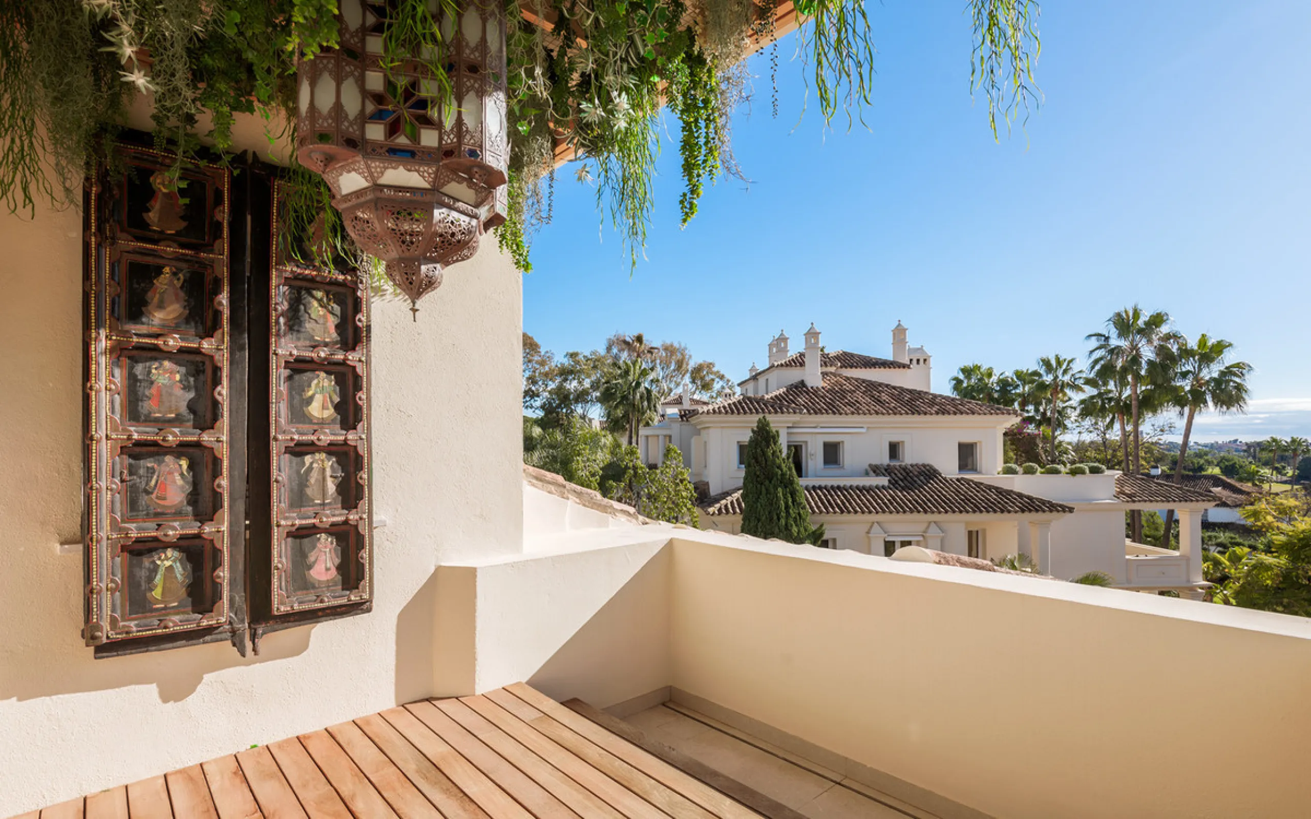 This exceptional and exquisitely designed southwest-facing duplex penthouse offers a stunning panoramic view of the award-winning gardens of Las Alamandas, in Nueva Andalucía, providing an ideal balance of sun and shade across its expansive terrace spaces