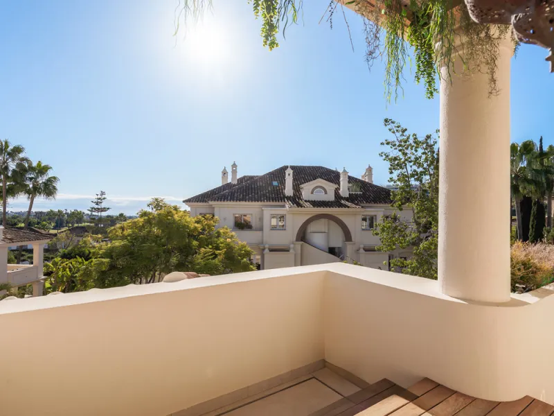 This exceptional and exquisitely designed southwest-facing duplex penthouse offers a stunning panoramic view of the award-winning gardens of Las Alamandas, in Nueva Andalucía, providing an ideal balance of sun and shade across its expansive terrace spaces