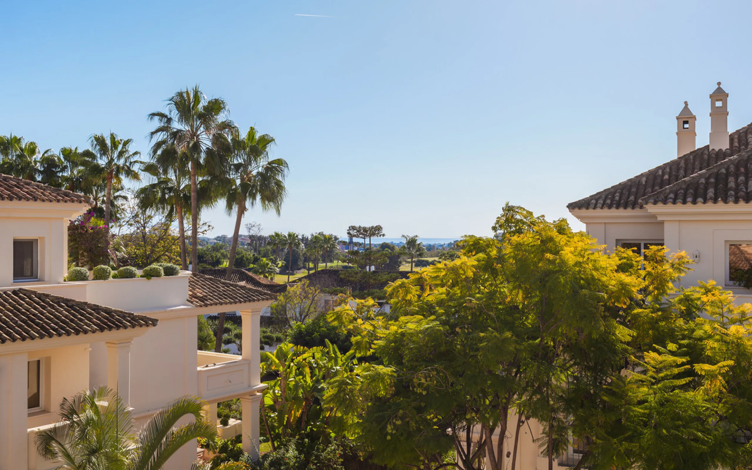 This exceptional and exquisitely designed southwest-facing duplex penthouse offers a stunning panoramic view of the award-winning gardens of Las Alamandas, in Nueva Andalucía, providing an ideal balance of sun and shade across its expansive terrace spaces