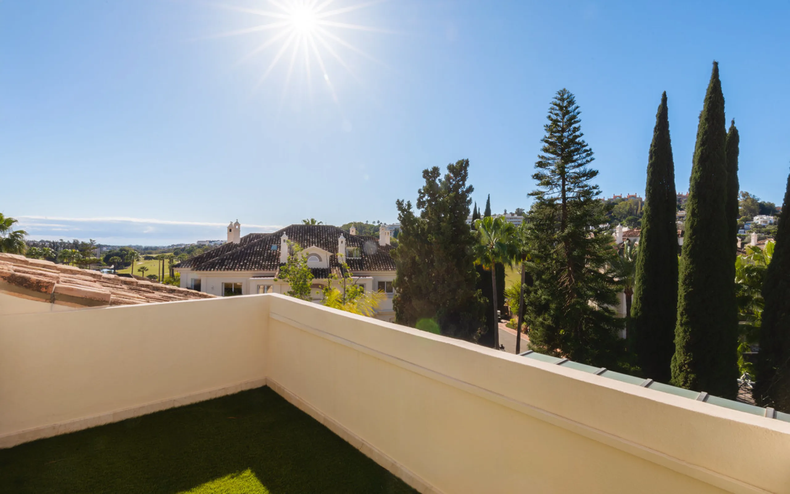 This exceptional and exquisitely designed southwest-facing duplex penthouse offers a stunning panoramic view of the award-winning gardens of Las Alamandas, in Nueva Andalucía, providing an ideal balance of sun and shade across its expansive terrace spaces