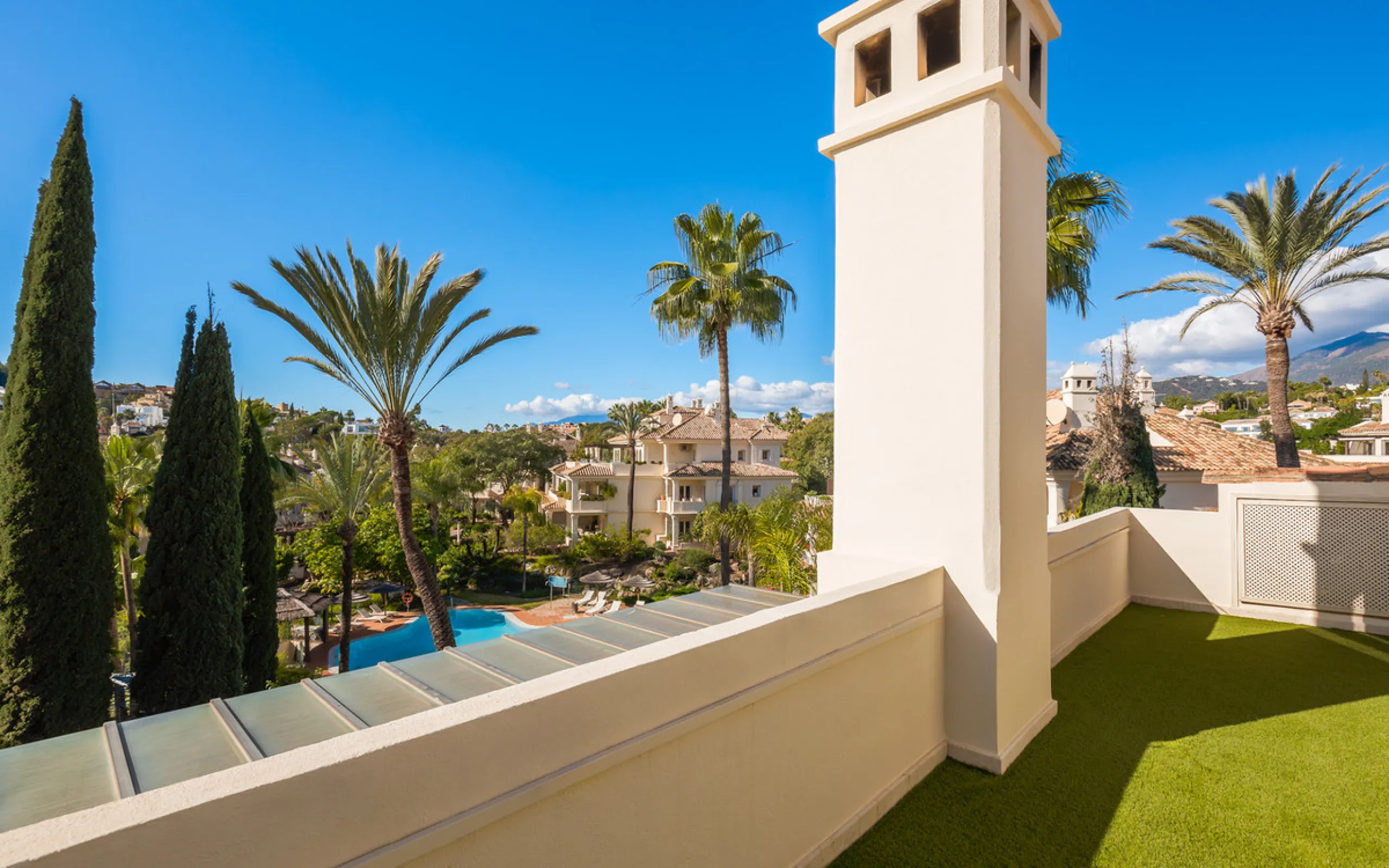 This exceptional and exquisitely designed southwest-facing duplex penthouse offers a stunning panoramic view of the award-winning gardens of Las Alamandas, in Nueva Andalucía, providing an ideal balance of sun and shade across its expansive terrace spaces