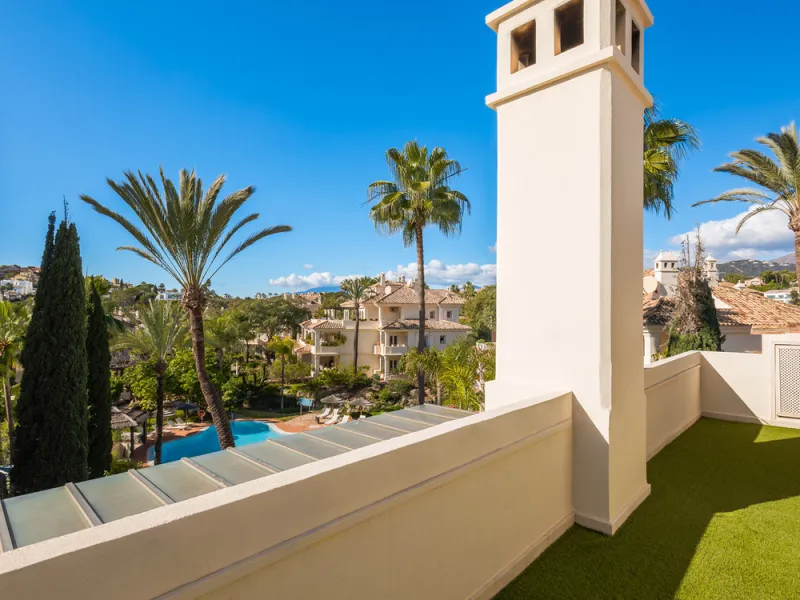 This exceptional and exquisitely designed southwest-facing duplex penthouse offers a stunning panoramic view of the award-winning gardens of Las Alamandas, in Nueva Andalucía, providing an ideal balance of sun and shade across its expansive terrace spaces