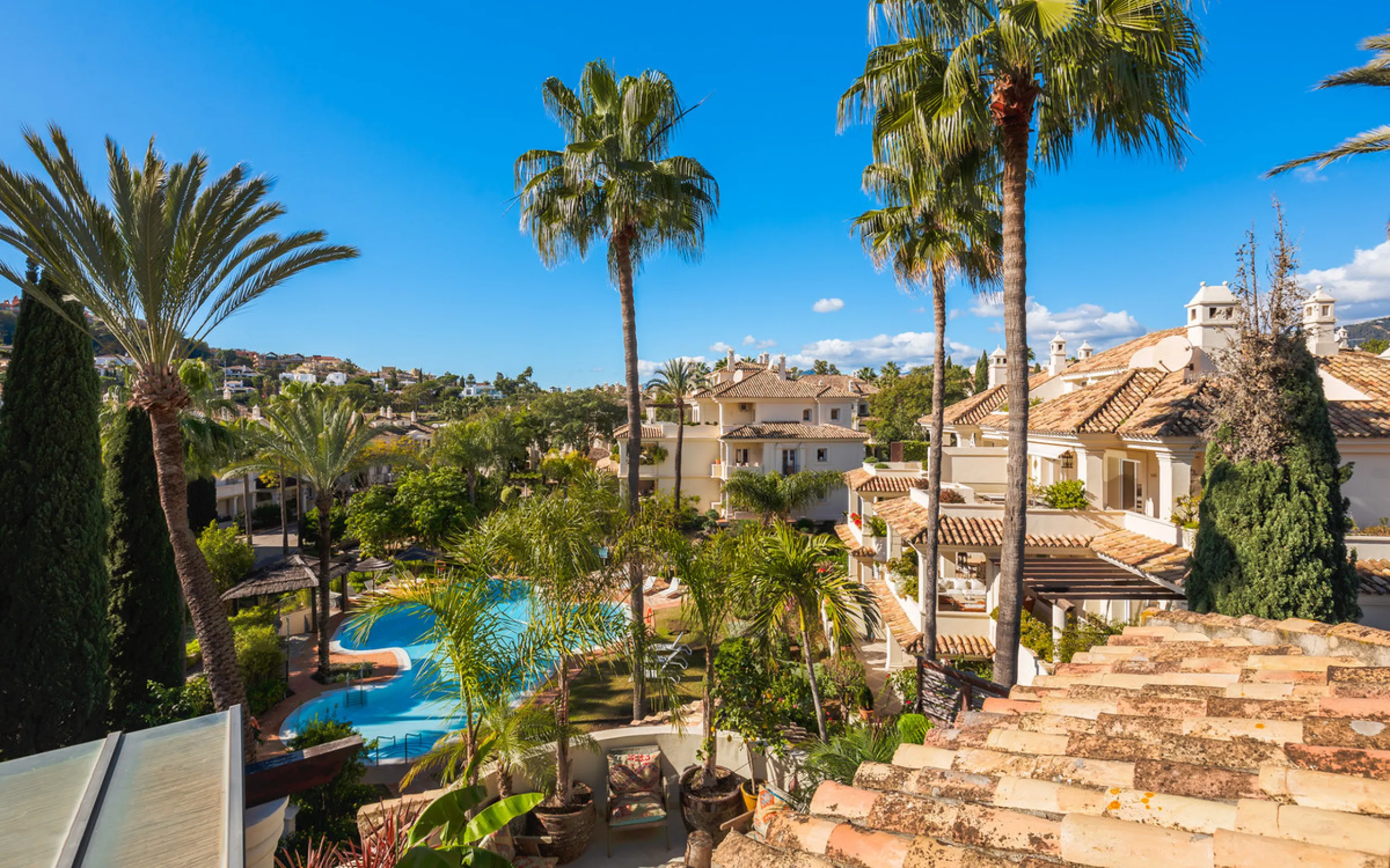 This exceptional and exquisitely designed southwest-facing duplex penthouse offers a stunning panoramic view of the award-winning gardens of Las Alamandas, in Nueva Andalucía, providing an ideal balance of sun and shade across its expansive terrace spaces