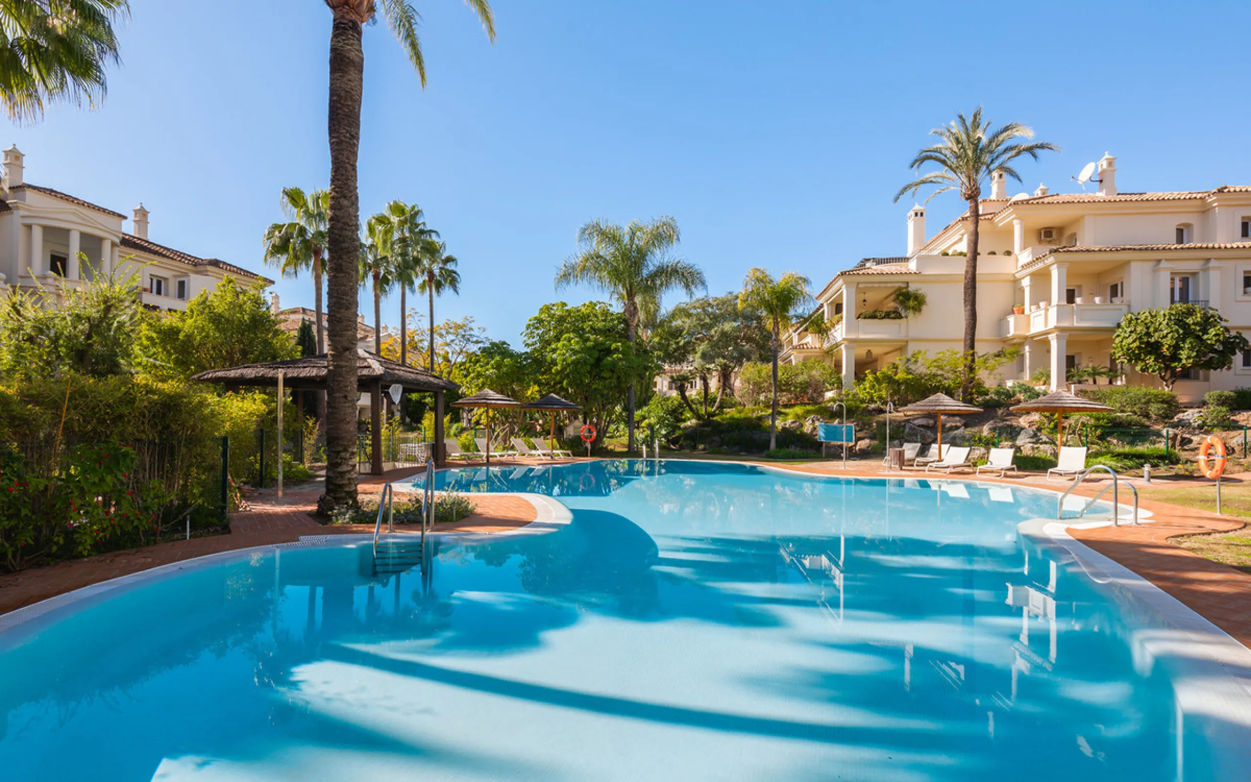 This exceptional and exquisitely designed southwest-facing duplex penthouse offers a stunning panoramic view of the award-winning gardens of Las Alamandas, in Nueva Andalucía, providing an ideal balance of sun and shade across its expansive terrace spaces