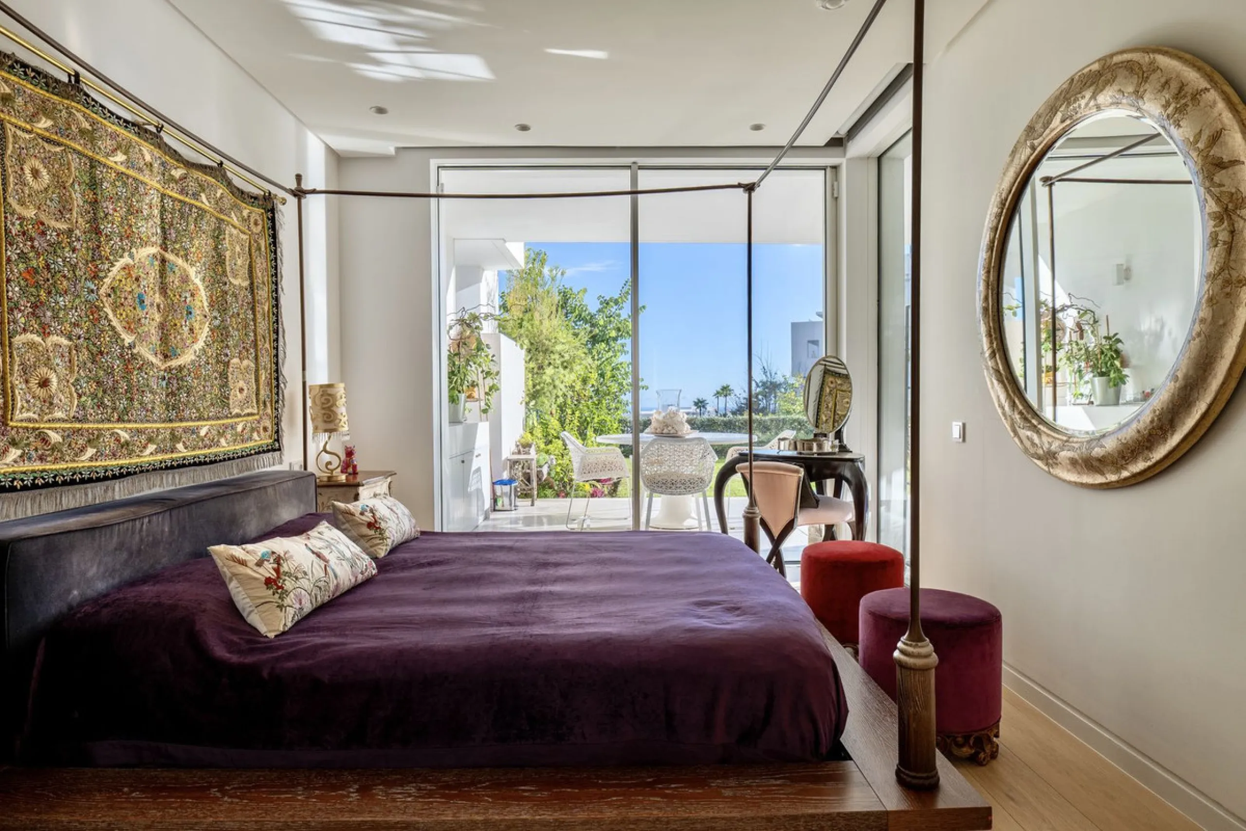 This bright and spacious garden apartment is located in the exclusive urbanization of Palo Alto, one of the most sought-after luxury communities on the Costa del Sol. Designed to offer comfort, style, and spectacular surroundings, the property enjoys stun