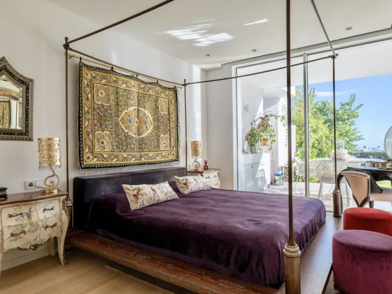 This bright and spacious garden apartment is located in the exclusive urbanization of Palo Alto, one of the most sought-after luxury communities on the Costa del Sol. Designed to offer comfort, style, and spectacular surroundings, the property enjoys stun