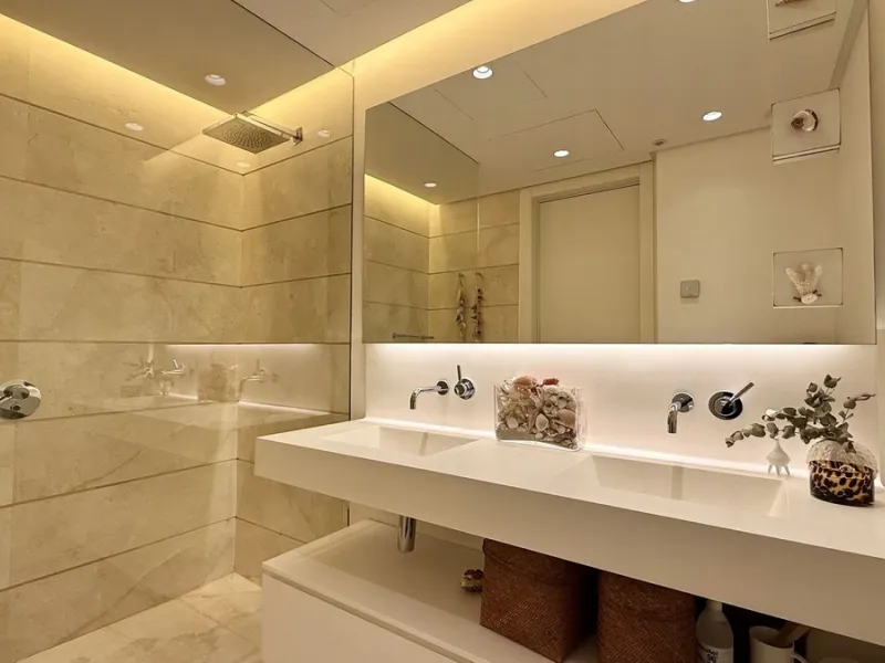 This bright and spacious garden apartment is located in the exclusive urbanization of Palo Alto, one of the most sought-after luxury communities on the Costa del Sol. Designed to offer comfort, style, and spectacular surroundings, the property enjoys stun