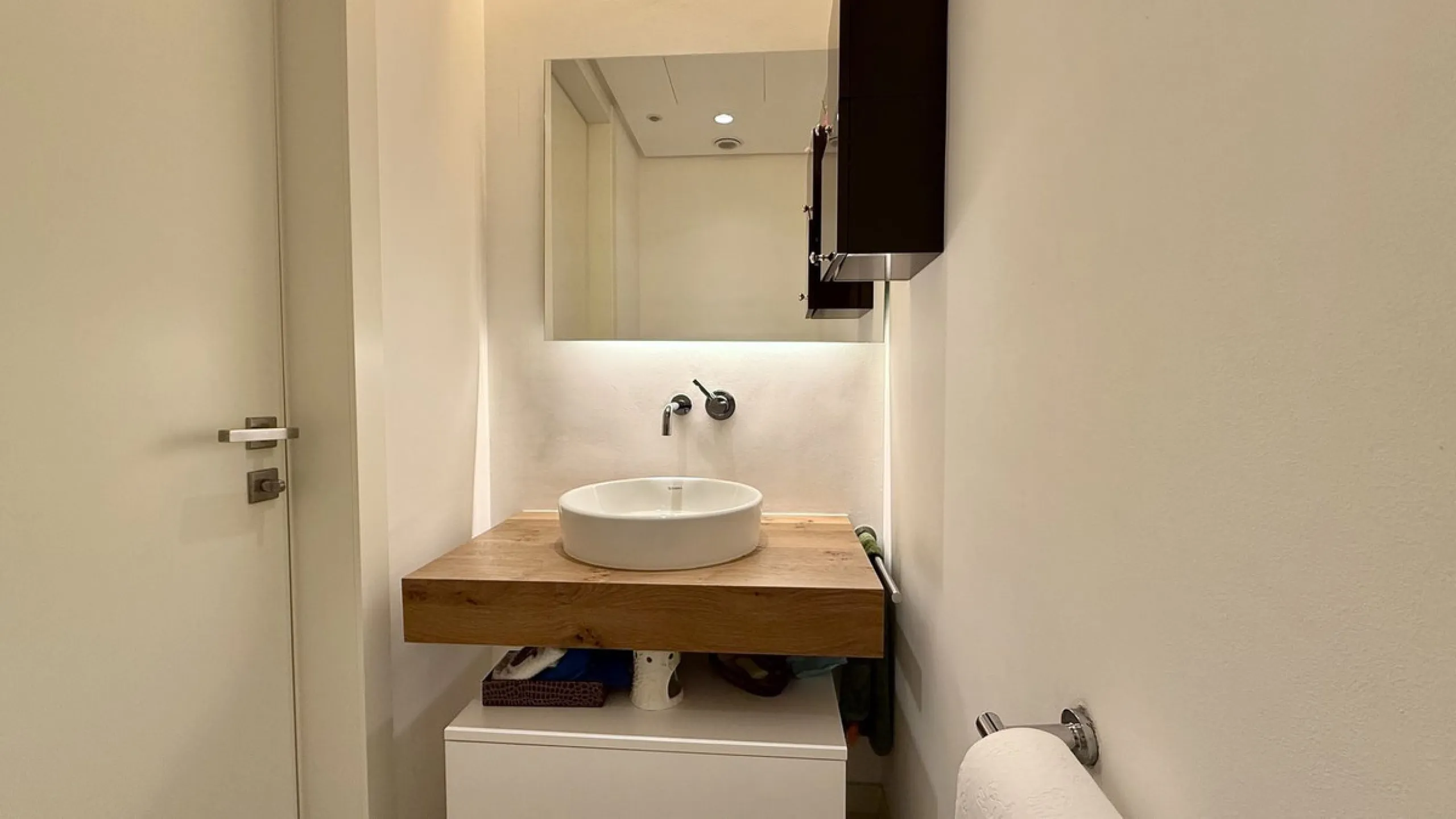This bright and spacious garden apartment is located in the exclusive urbanization of Palo Alto, one of the most sought-after luxury communities on the Costa del Sol. Designed to offer comfort, style, and spectacular surroundings, the property enjoys stun