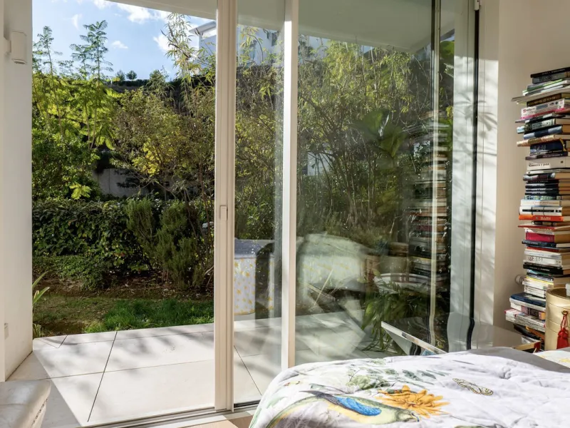 This bright and spacious garden apartment is located in the exclusive urbanization of Palo Alto, one of the most sought-after luxury communities on the Costa del Sol. Designed to offer comfort, style, and spectacular surroundings, the property enjoys stun