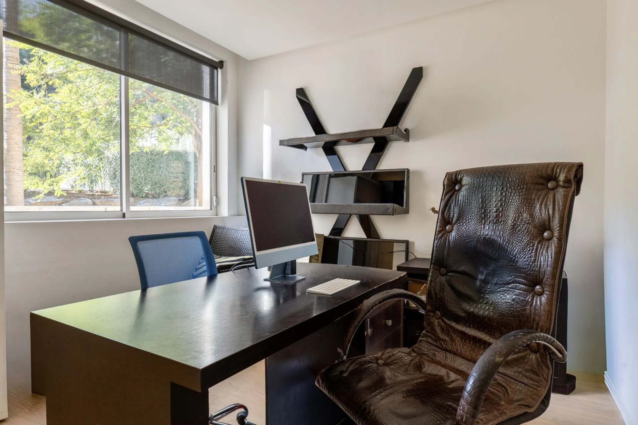 This bright and spacious garden apartment is located in the exclusive urbanization of Palo Alto, one of the most sought-after luxury communities on the Costa del Sol. Designed to offer comfort, style, and spectacular surroundings, the property enjoys stun