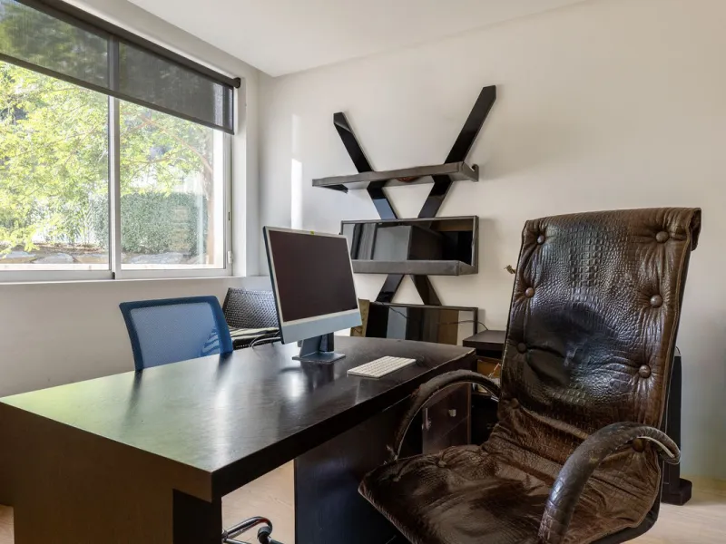 This bright and spacious garden apartment is located in the exclusive urbanization of Palo Alto, one of the most sought-after luxury communities on the Costa del Sol. Designed to offer comfort, style, and spectacular surroundings, the property enjoys stun