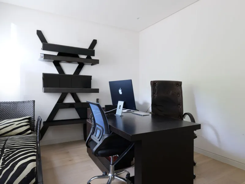 This bright and spacious garden apartment is located in the exclusive urbanization of Palo Alto, one of the most sought-after luxury communities on the Costa del Sol. Designed to offer comfort, style, and spectacular surroundings, the property enjoys stun