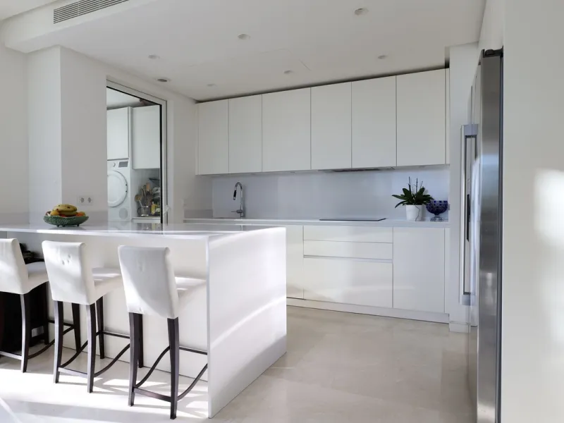 This bright and spacious garden apartment is located in the exclusive urbanization of Palo Alto, one of the most sought-after luxury communities on the Costa del Sol. Designed to offer comfort, style, and spectacular surroundings, the property enjoys stun