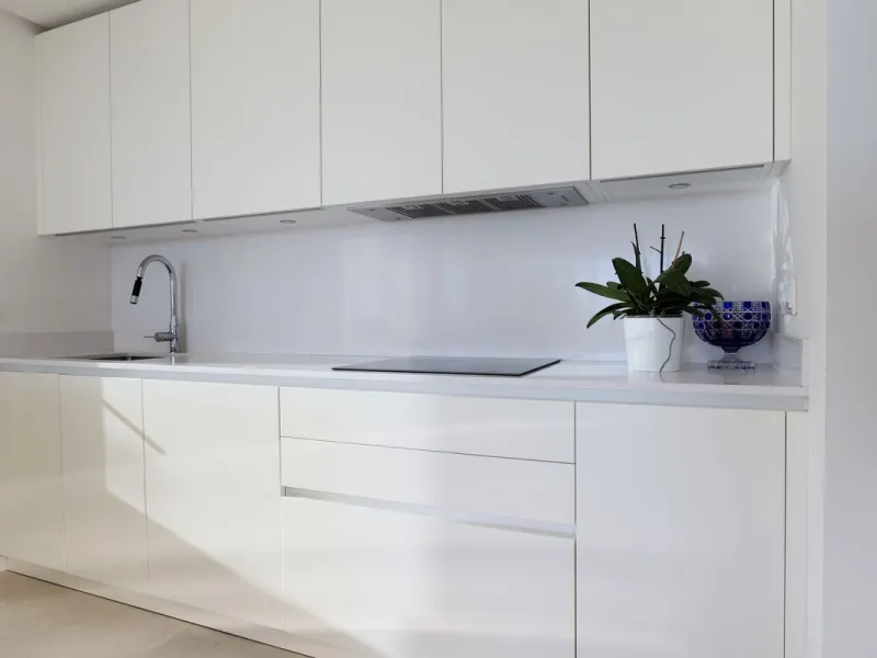 This bright and spacious garden apartment is located in the exclusive urbanization of Palo Alto, one of the most sought-after luxury communities on the Costa del Sol. Designed to offer comfort, style, and spectacular surroundings, the property enjoys stun