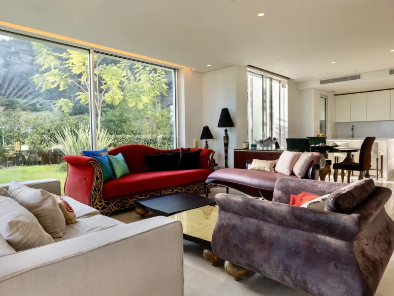 This bright and spacious garden apartment is located in the exclusive urbanization of Palo Alto, one of the most sought-after luxury communities on the Costa del Sol. Designed to offer comfort, style, and spectacular surroundings, the property enjoys stun