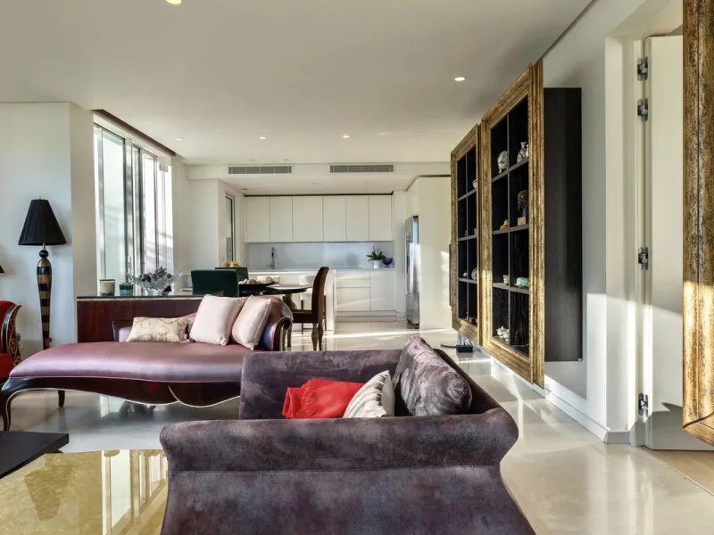This bright and spacious garden apartment is located in the exclusive urbanization of Palo Alto, one of the most sought-after luxury communities on the Costa del Sol. Designed to offer comfort, style, and spectacular surroundings, the property enjoys stun