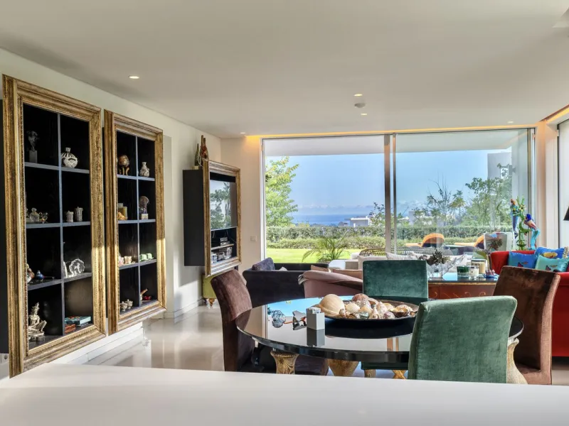 This bright and spacious garden apartment is located in the exclusive urbanization of Palo Alto, one of the most sought-after luxury communities on the Costa del Sol. Designed to offer comfort, style, and spectacular surroundings, the property enjoys stun
