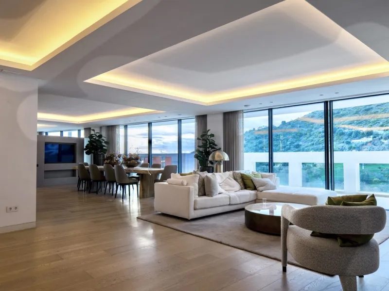 This bright and spacious garden apartment is located in the exclusive urbanization of Palo Alto, one of the most sought-after luxury communities on the Costa del Sol. Designed to offer comfort, style, and spectacular surroundings, the property enjoys stun