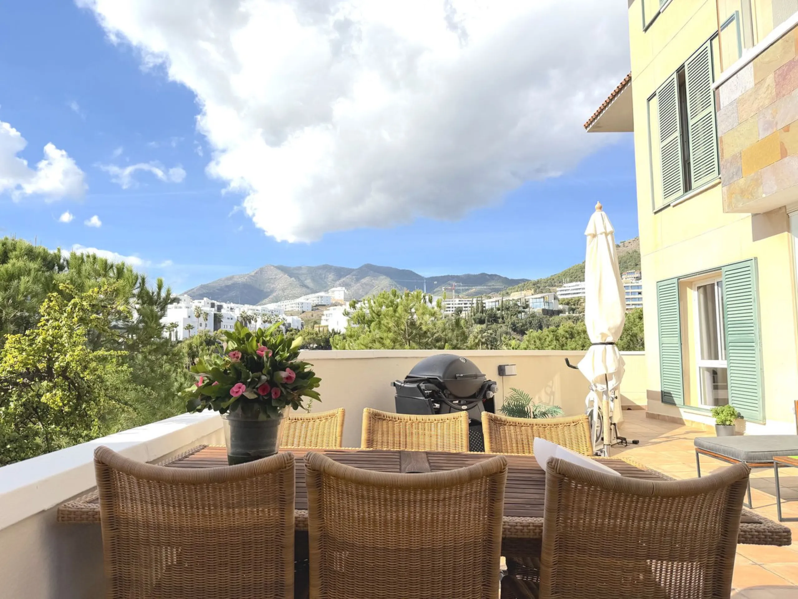 Modern 2-Bedroom Apartment in the Reserva del Higueron.