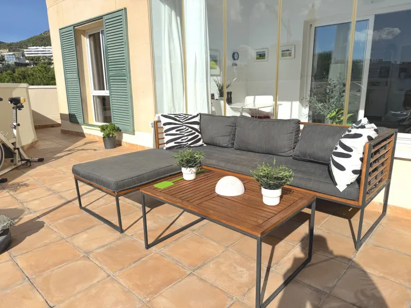 Modern 2-Bedroom Apartment in the Reserva del Higueron.