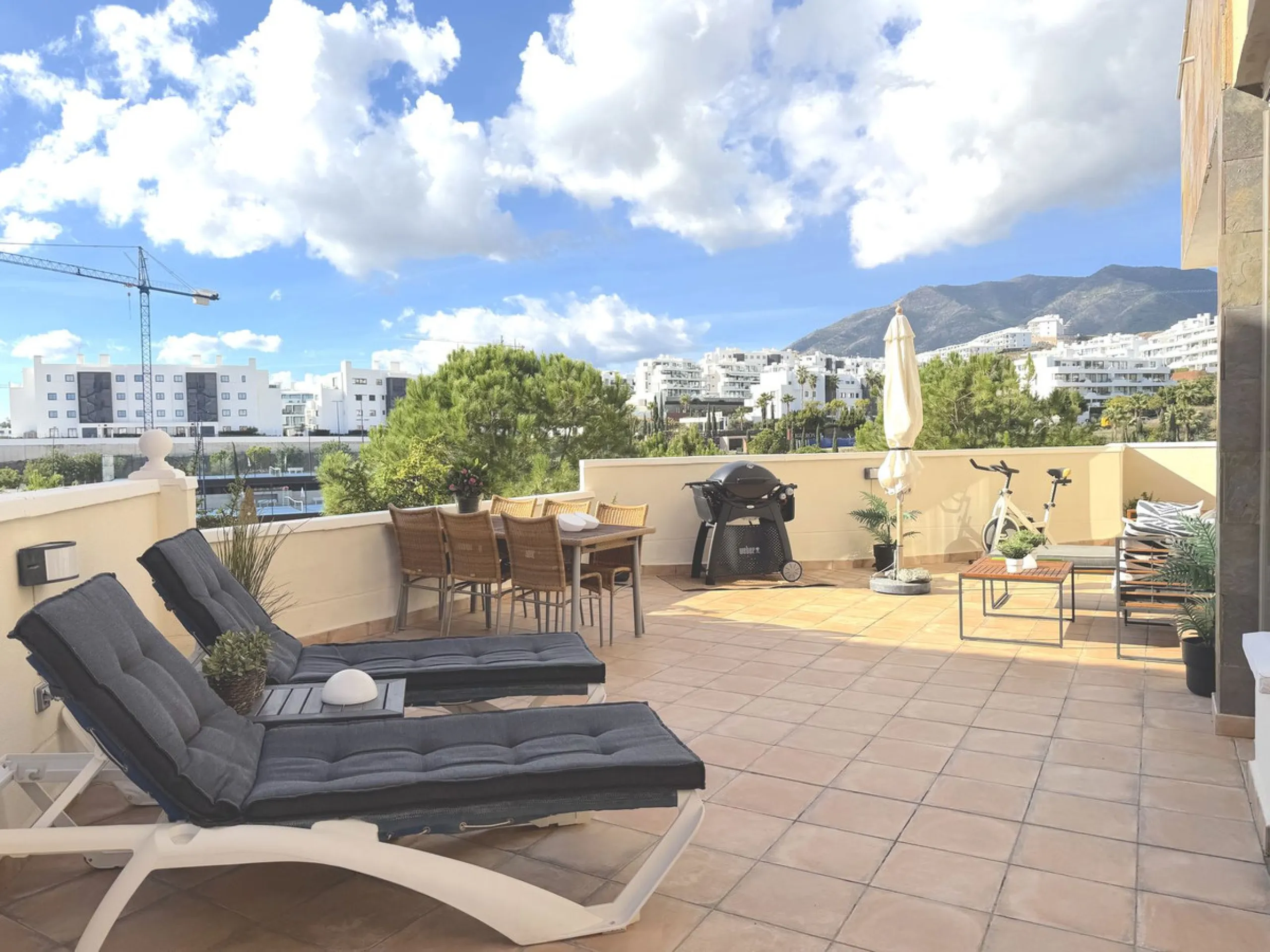 Modern 2-Bedroom Apartment in the Reserva del Higueron.