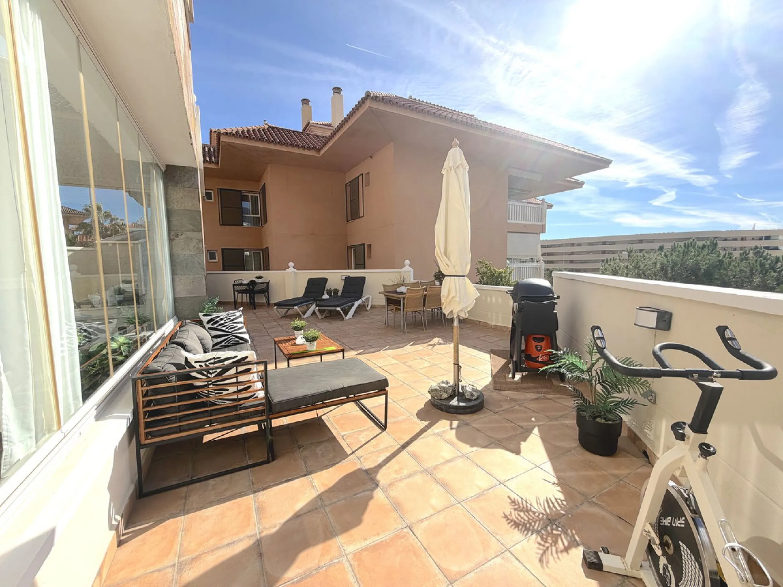 Modern 2-Bedroom Apartment in the Reserva del Higueron.