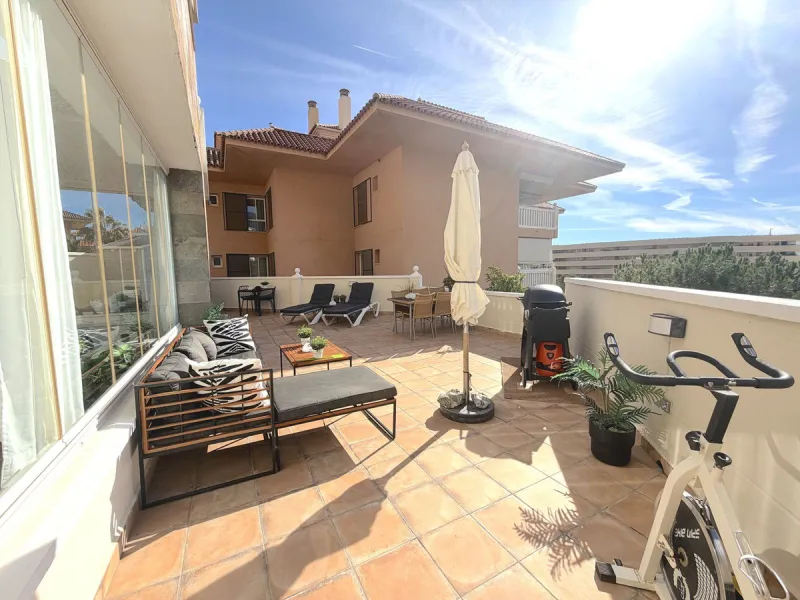 Modern 2-Bedroom Apartment in the Reserva del Higueron.