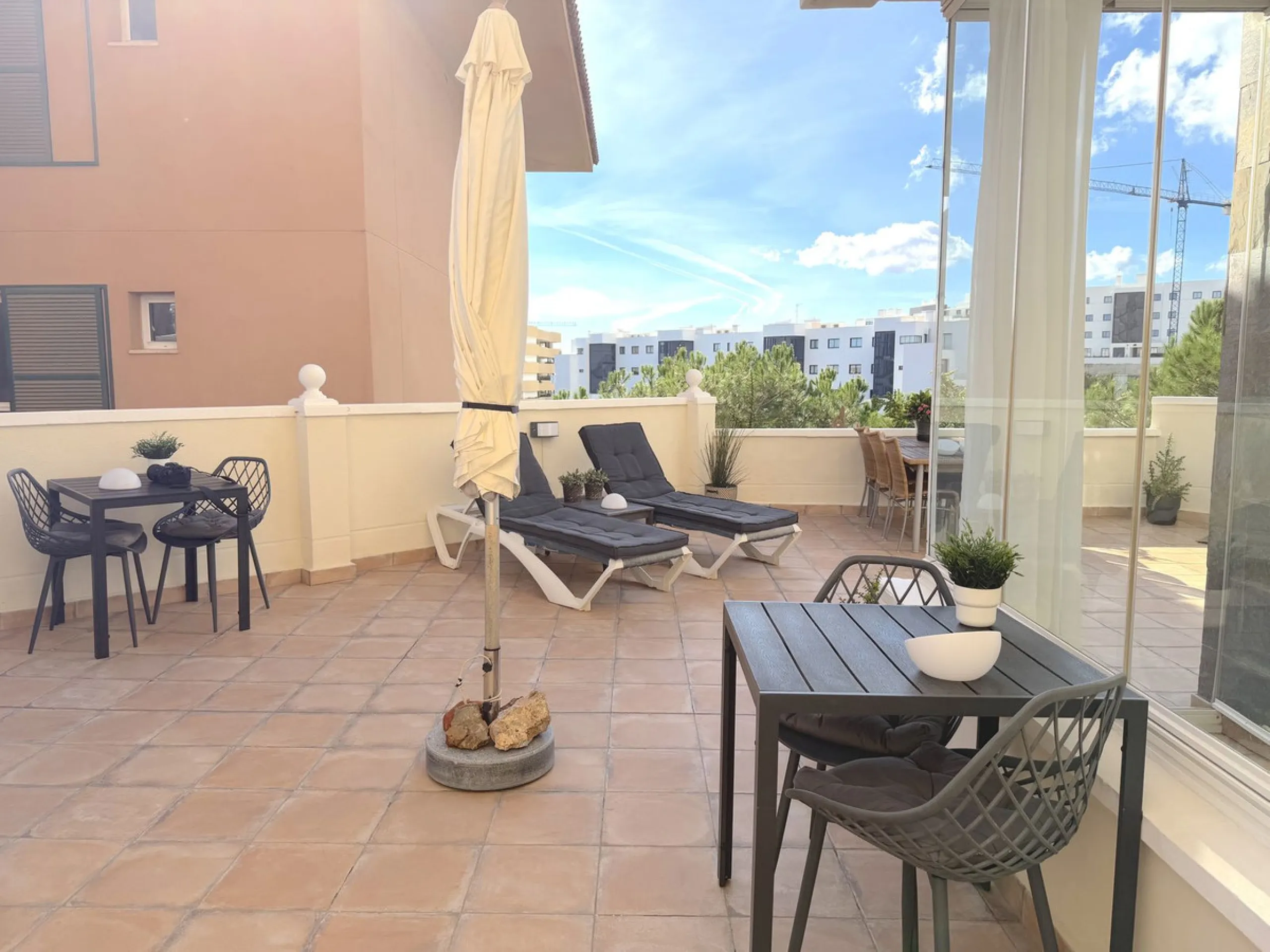 Modern 2-Bedroom Apartment in the Reserva del Higueron.