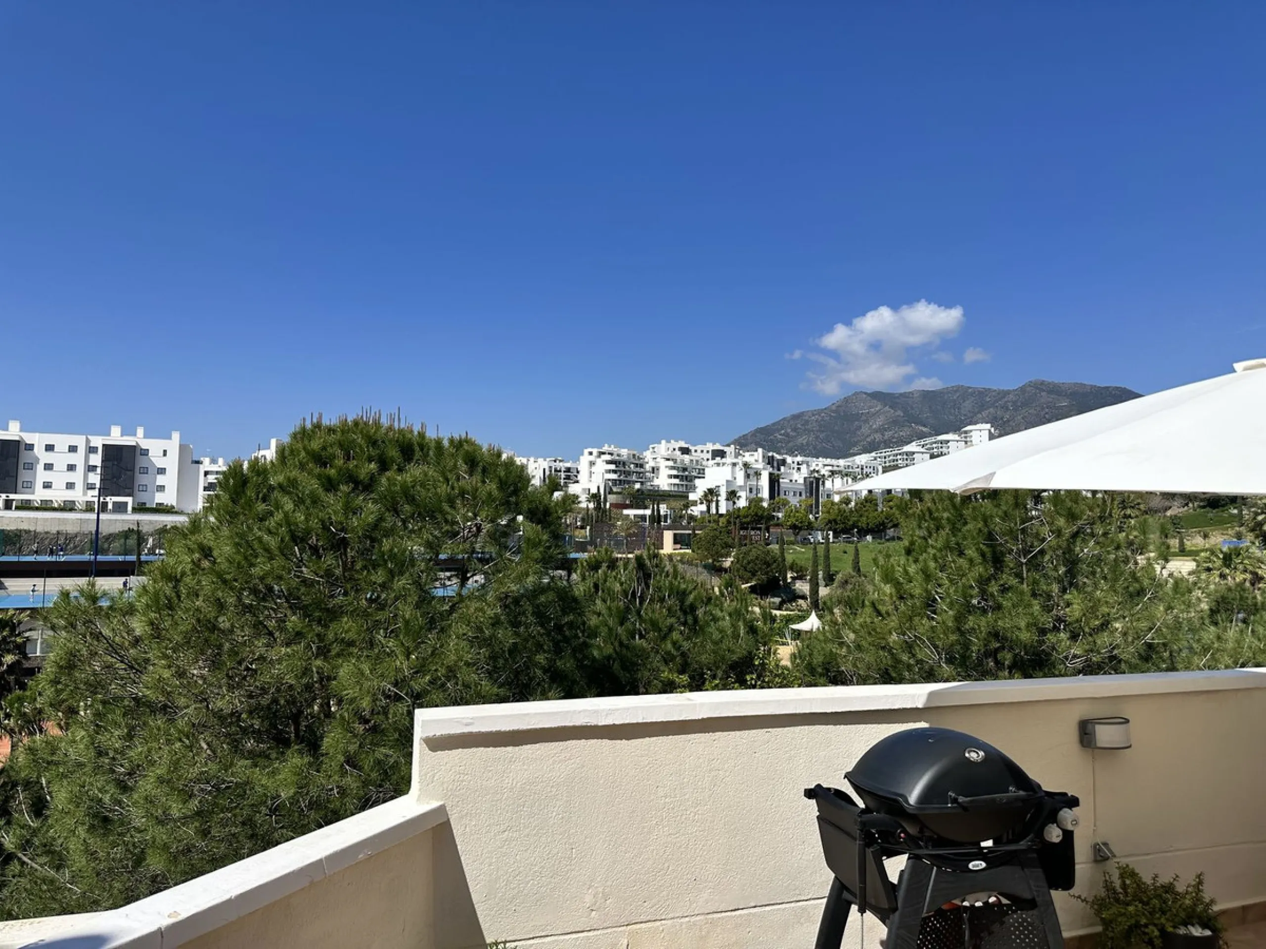 Modern 2-Bedroom Apartment in the Reserva del Higueron.