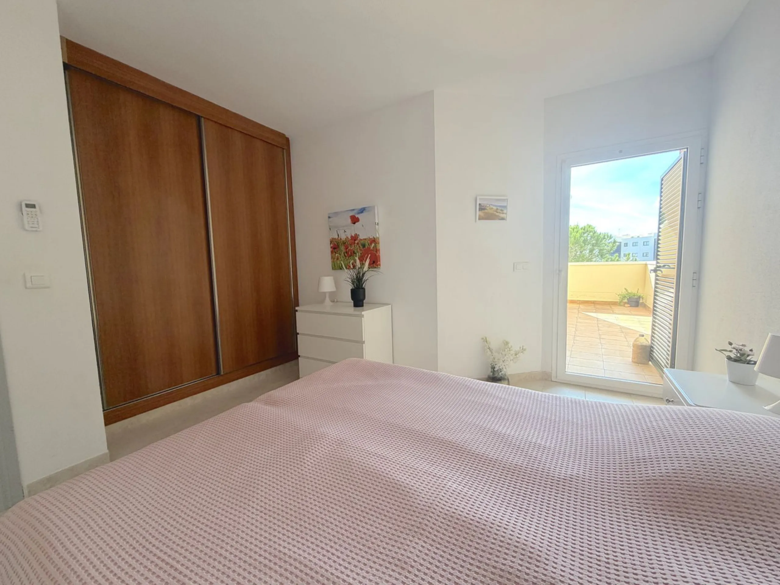 Modern 2-Bedroom Apartment in the Reserva del Higueron.