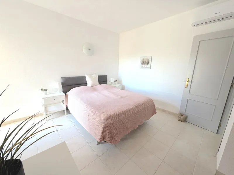 Modern 2-Bedroom Apartment in the Reserva del Higueron.