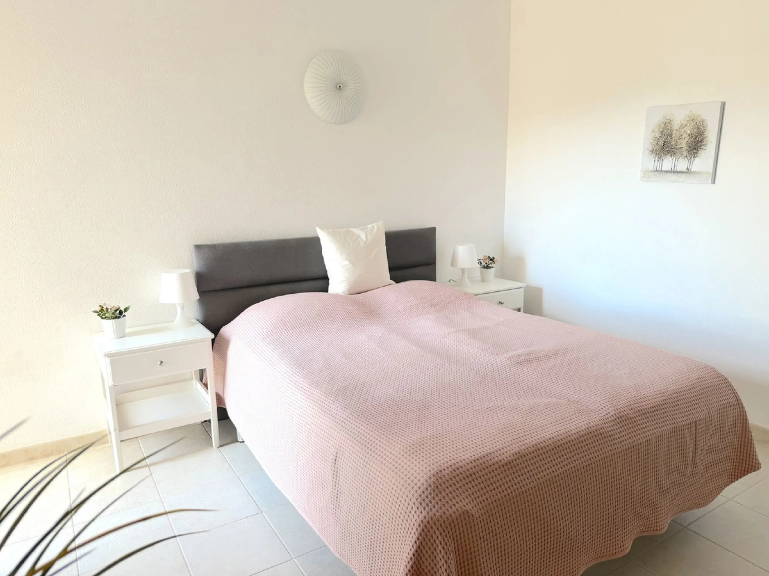 Modern 2-Bedroom Apartment in the Reserva del Higueron.