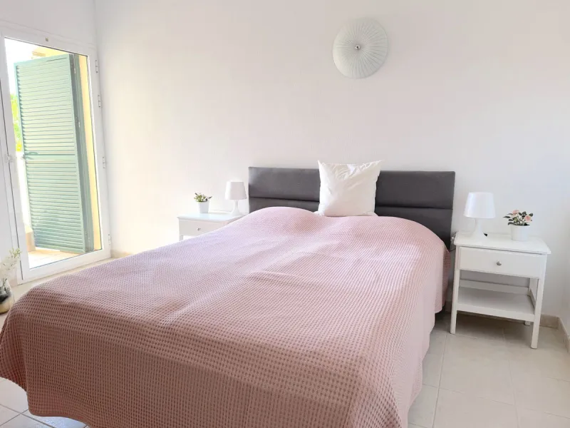 Modern 2-Bedroom Apartment in the Reserva del Higueron.