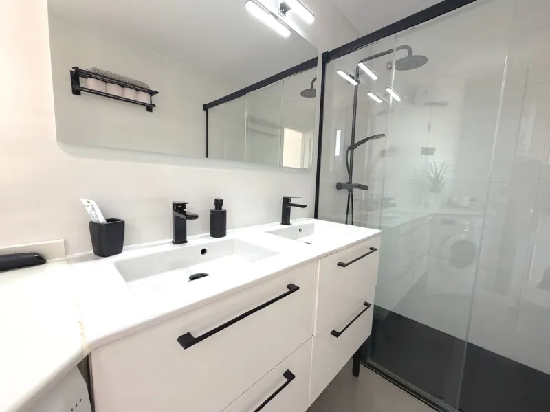 Modern 2-Bedroom Apartment in the Reserva del Higueron.