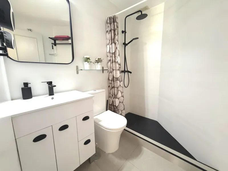 Modern 2-Bedroom Apartment in the Reserva del Higueron.