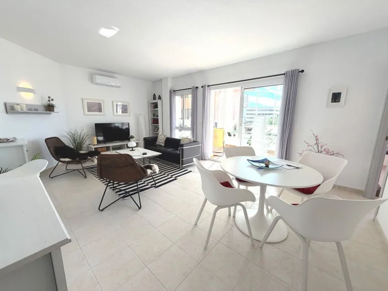 Modern 2-Bedroom Apartment in the Reserva del Higueron.