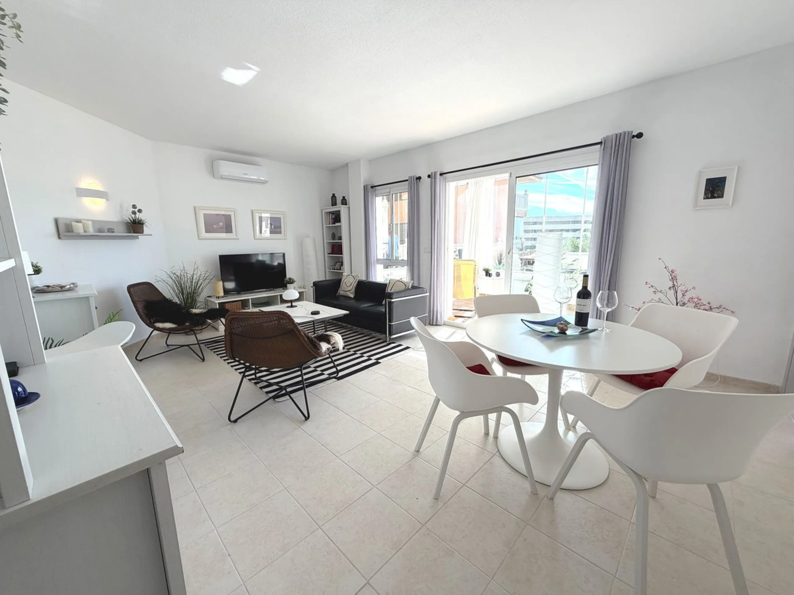 Modern 2-Bedroom Apartment in the Reserva del Higueron.