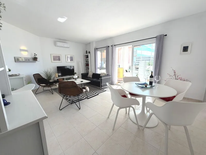 Modern 2-Bedroom Apartment in the Reserva del Higueron.