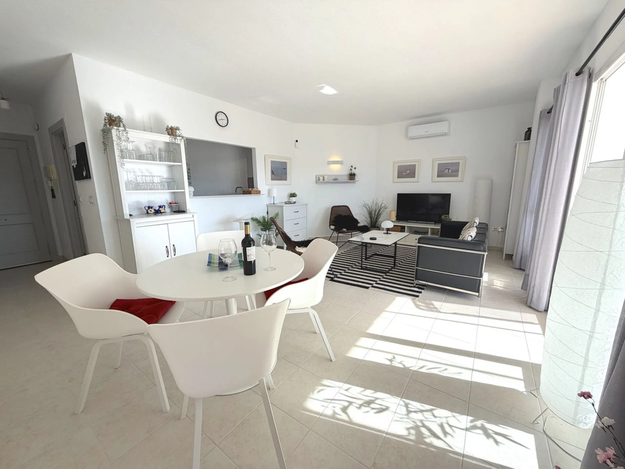 Modern 2-Bedroom Apartment in the Reserva del Higueron.